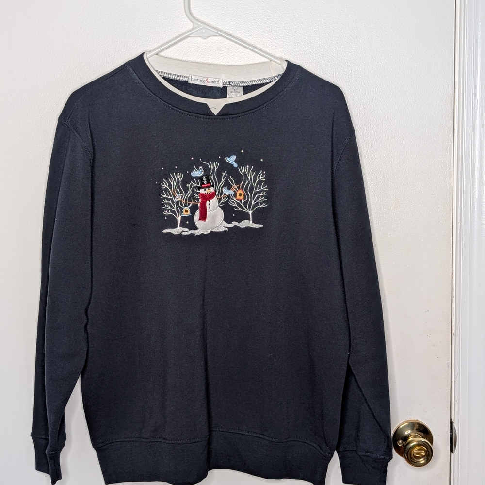 Women's Double Crewneck Sweatshirt w/ adorable embroidered snowman. Large. Navy